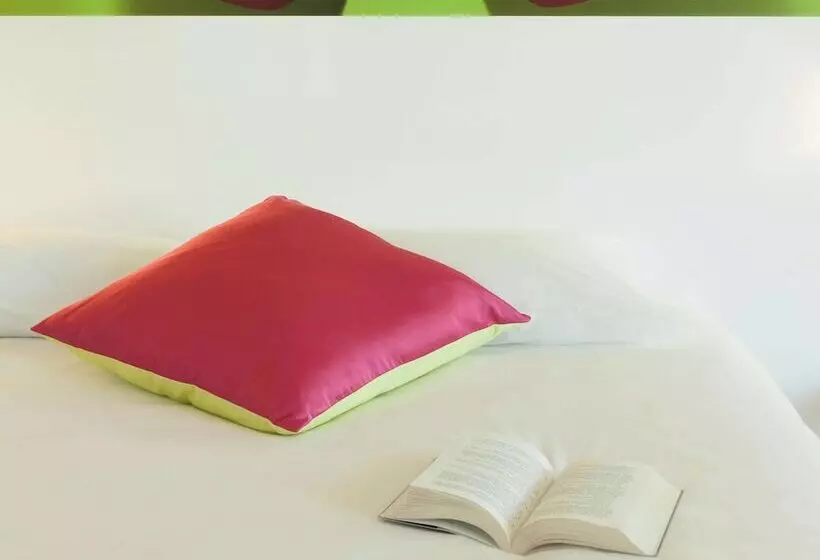 Отель Ibis Styles Bordeaux Saint Médard