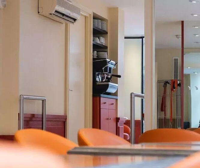 Отель Ours Blanc Centre