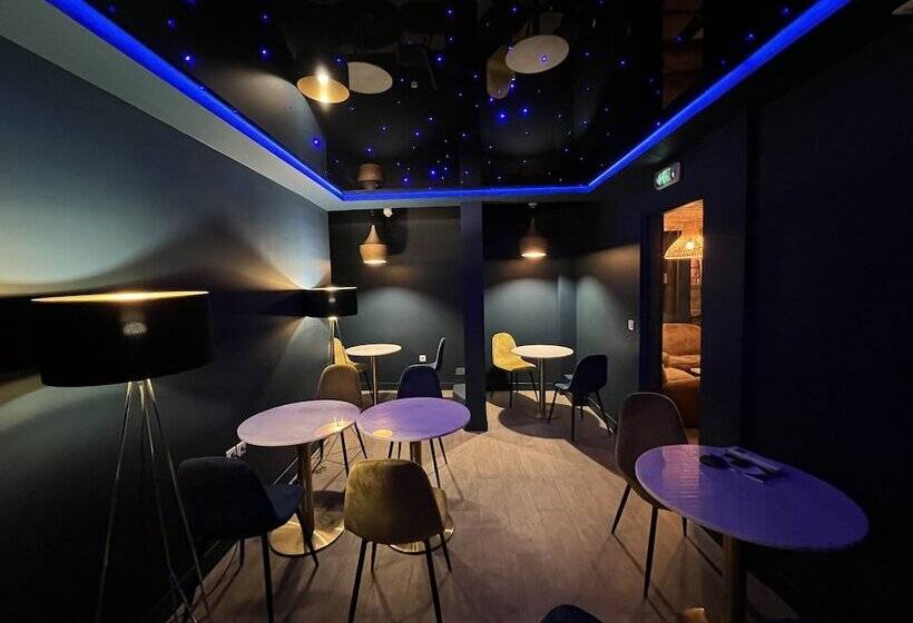 Отель Paris Saint Cloud