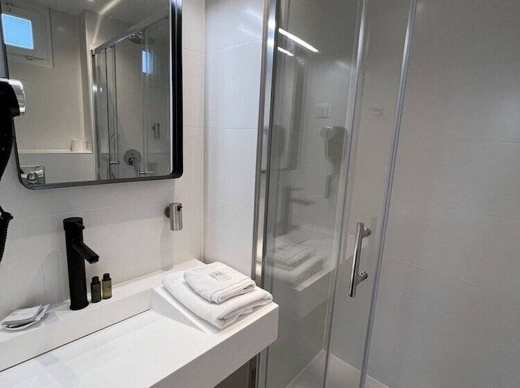 Отель Paris Saint Cloud