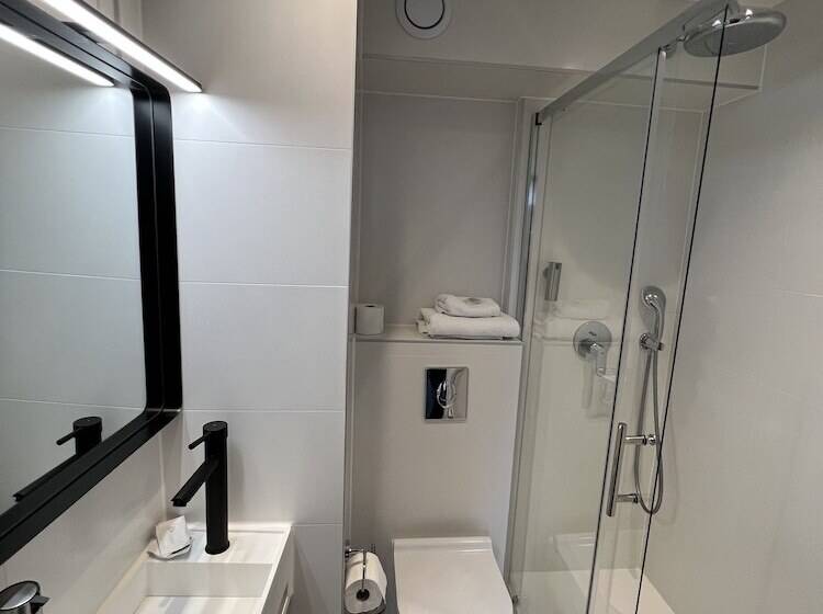 Отель Paris Saint Cloud