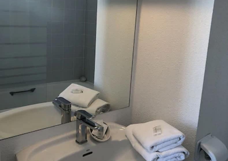 Отель Paris Saint Cloud