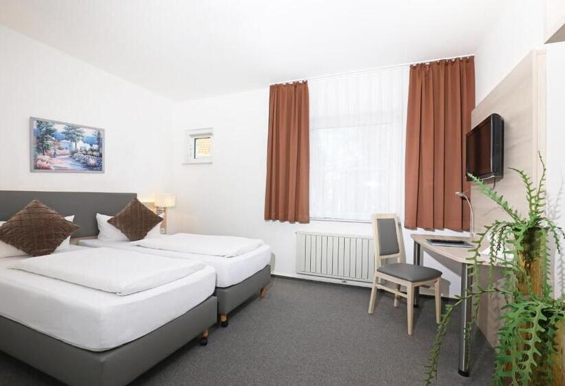 בית מלון כפרי & Restaurant 5 Linden