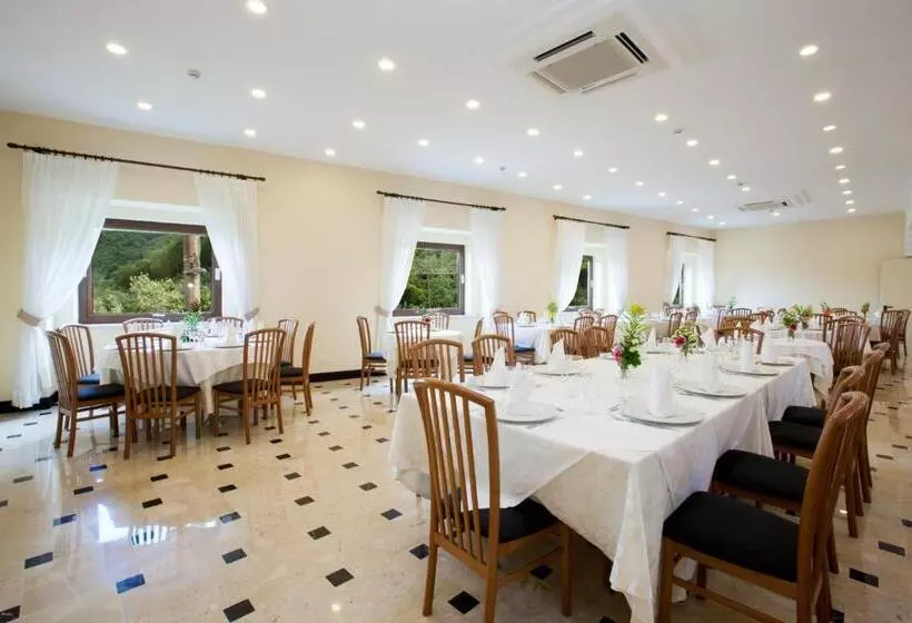 Отель Royal Hills