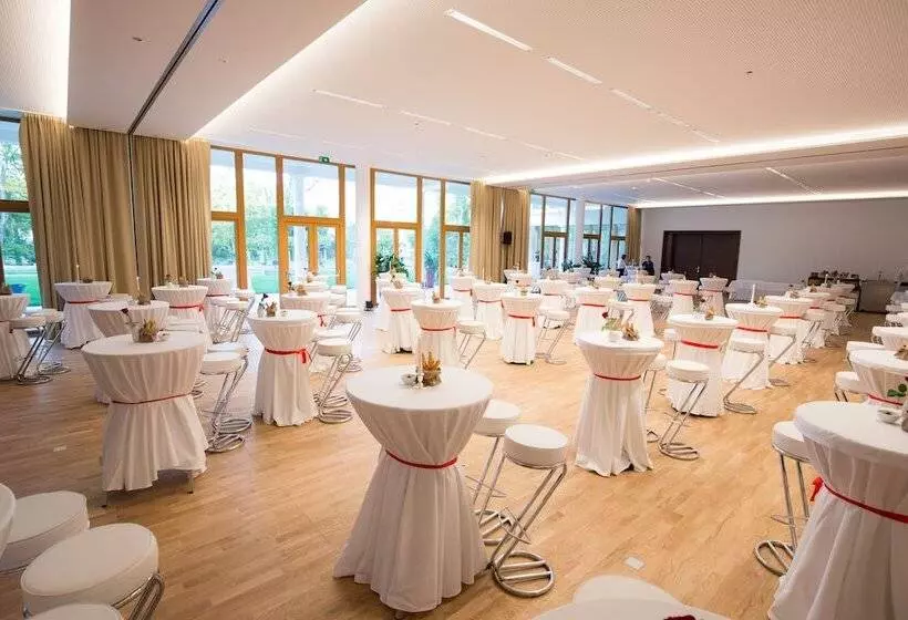 Hotelli Schlosspark Mauerbach   Adults Only