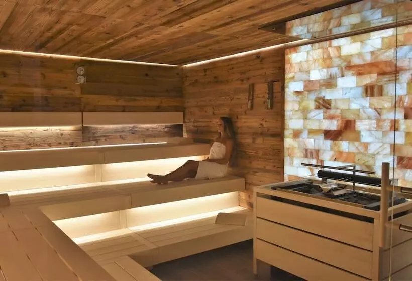 Hotelli Schlosspark Mauerbach   Adults Only