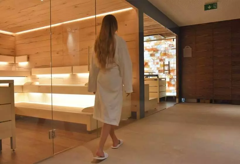 Hotelli Schlosspark Mauerbach   Adults Only