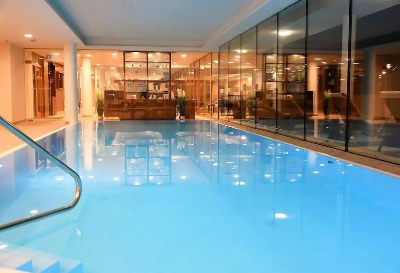 Hotelli Schlosspark Mauerbach   Adults Only