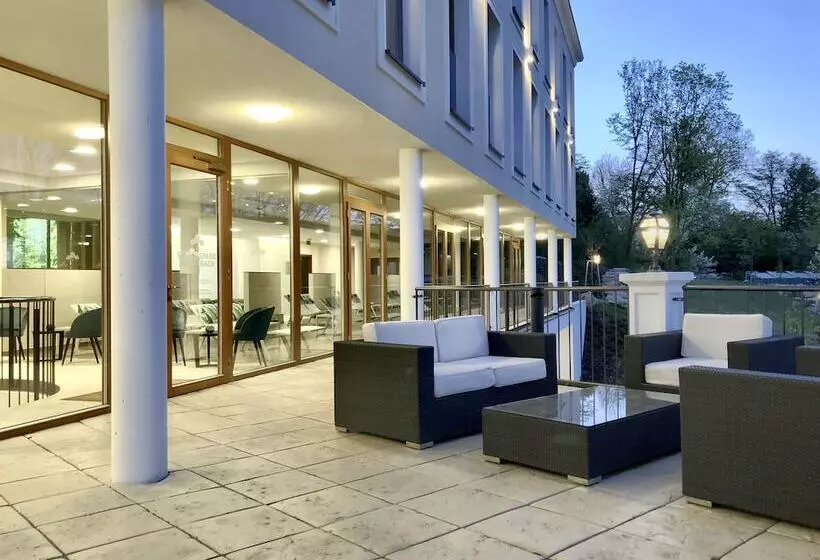 Hotelli Schlosspark Mauerbach   Adults Only