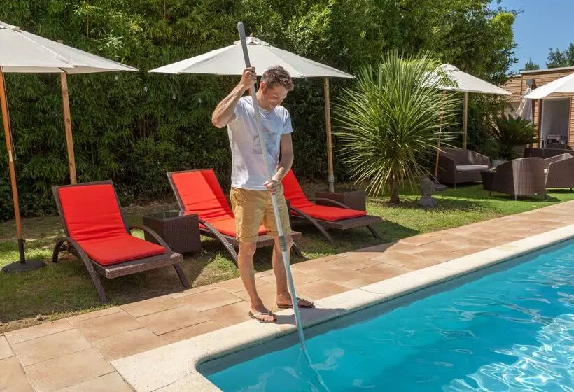 בית מלון כפרי The Originals City, Hôtel Le Lodge, Bayonne Nord