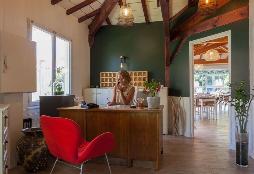 Отель The Originals City, Hôtel Le Lodge, Bayonne Nord