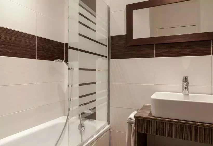 בית מלון כפרי The Originals City, Hôtel Le Lodge, Bayonne Nord