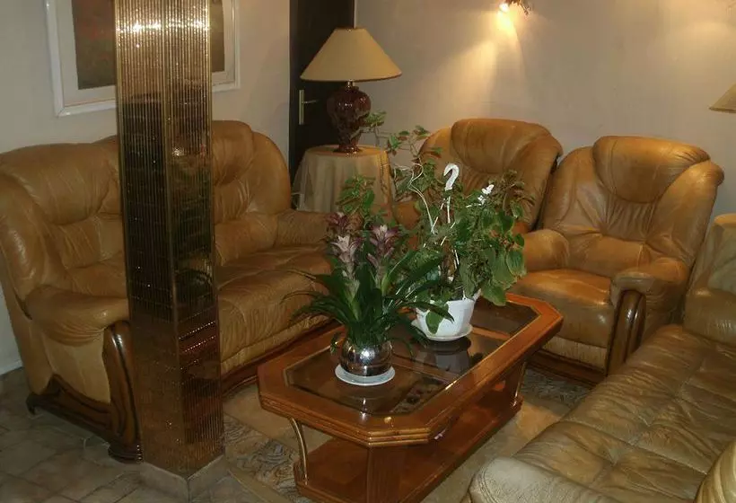 Saint Pierre Hotel Paris