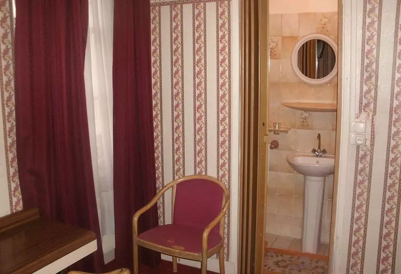 Saint Pierre Hotel Paris