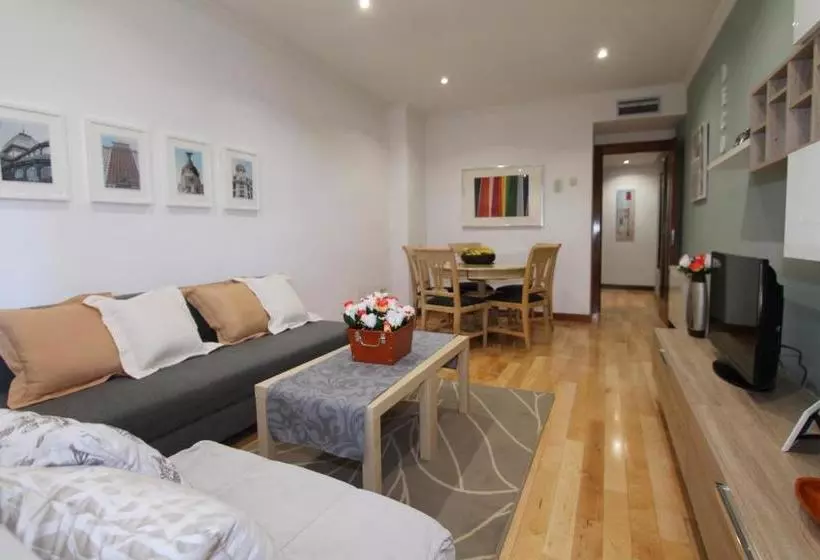 Apartamentos Adelfas