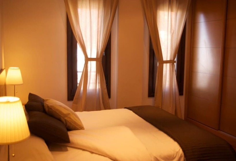 Apartamentos Habitat Premier