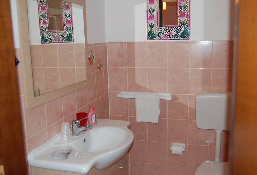 צימר Il Mirto E La Rosa