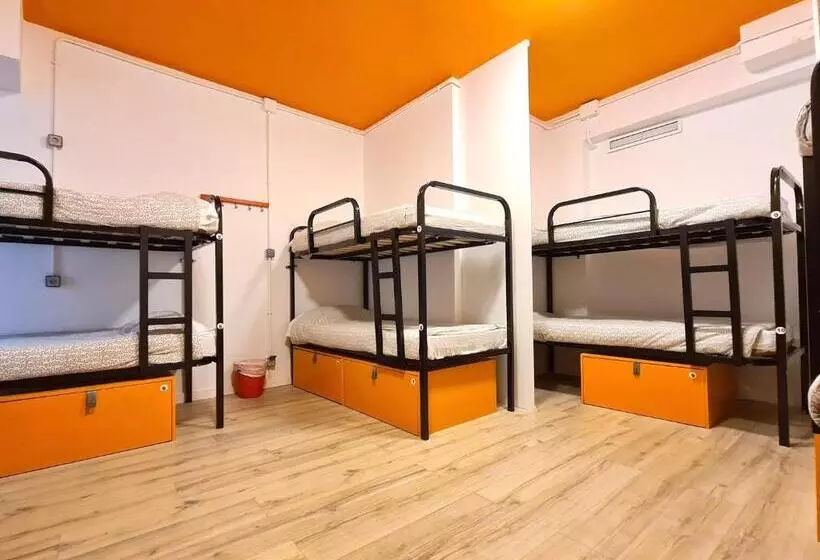 مسافرخانه Arc House Gracia