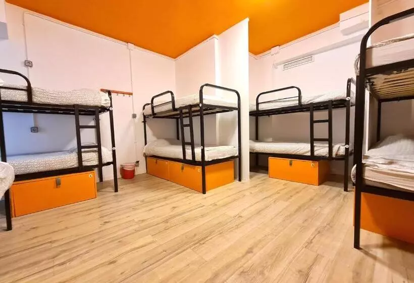 مسافرخانه Arc House Gracia