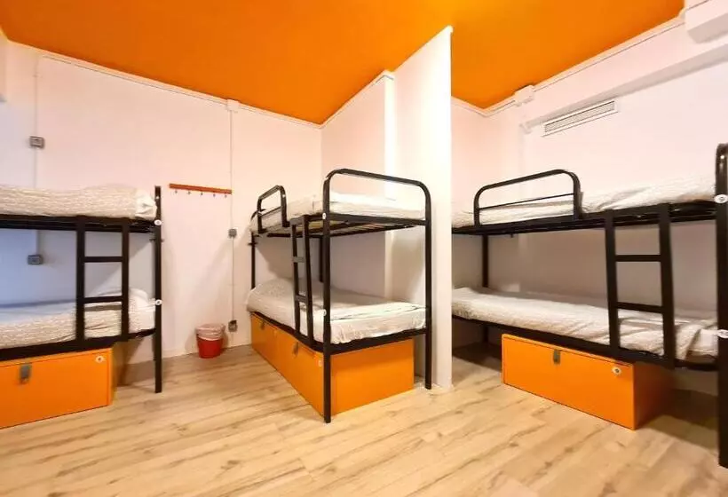 مسافرخانه Arc House Gracia