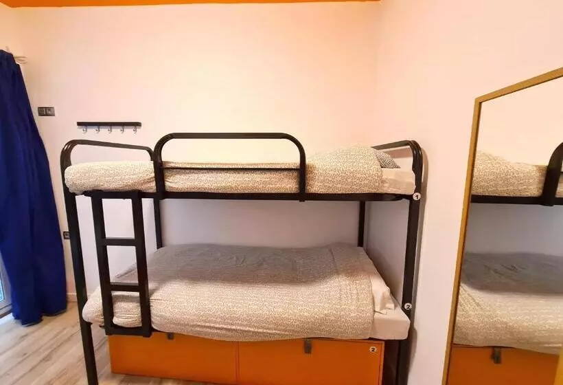 مسافرخانه Arc House Gracia