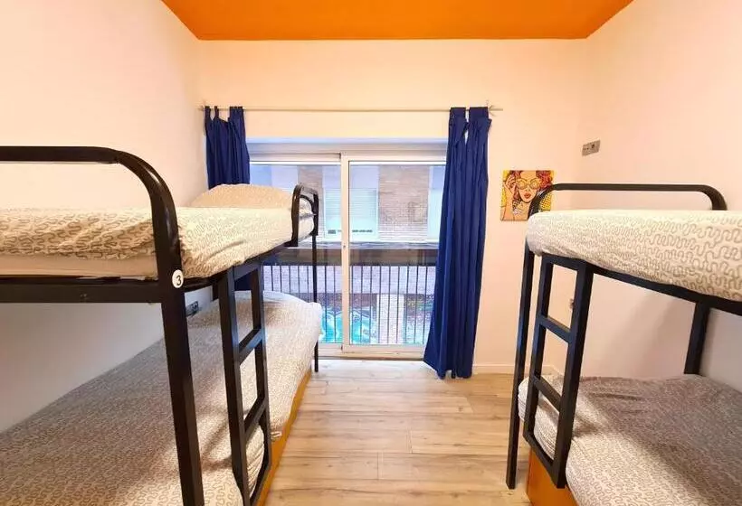 مسافرخانه Arc House Gracia