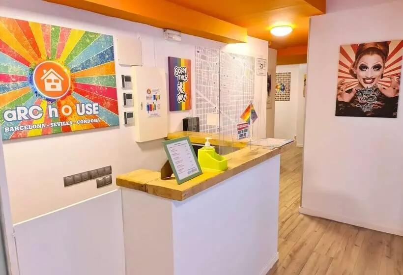 مسافرخانه Arc House Gracia