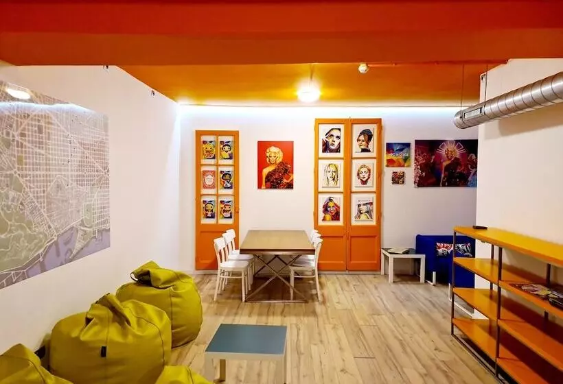 مسافرخانه Arc House Gracia