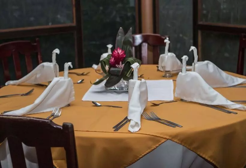 בית מלון כפרי Aninga Lodge