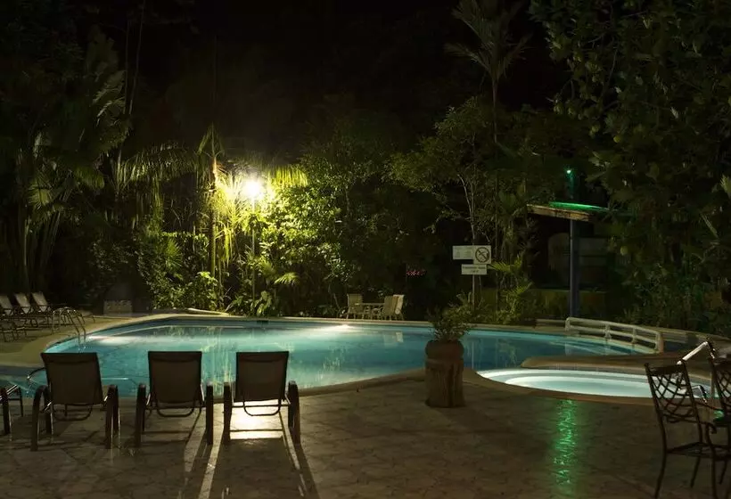 בית מלון כפרי Aninga Lodge