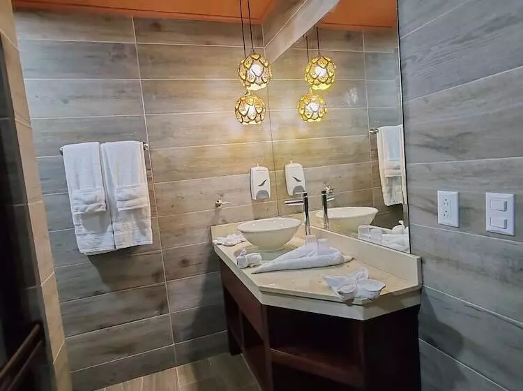 בית מלון כפרי Aninga Lodge