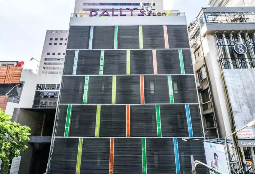 בית מלון כפרי Bally Suite Silom