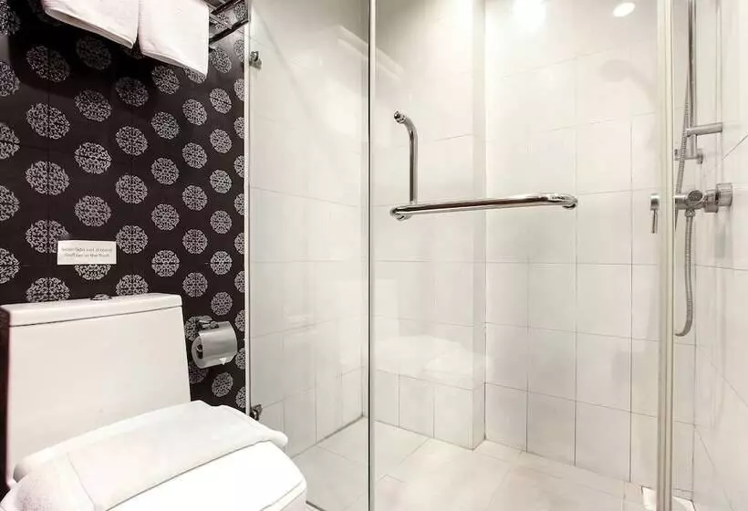 בית מלון כפרי Bally Suite Silom