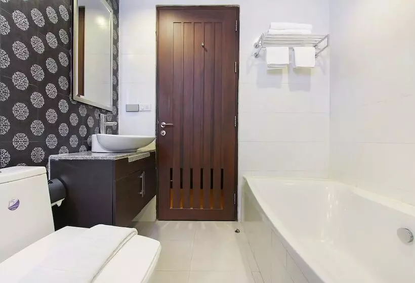 בית מלון כפרי Bally Suite Silom