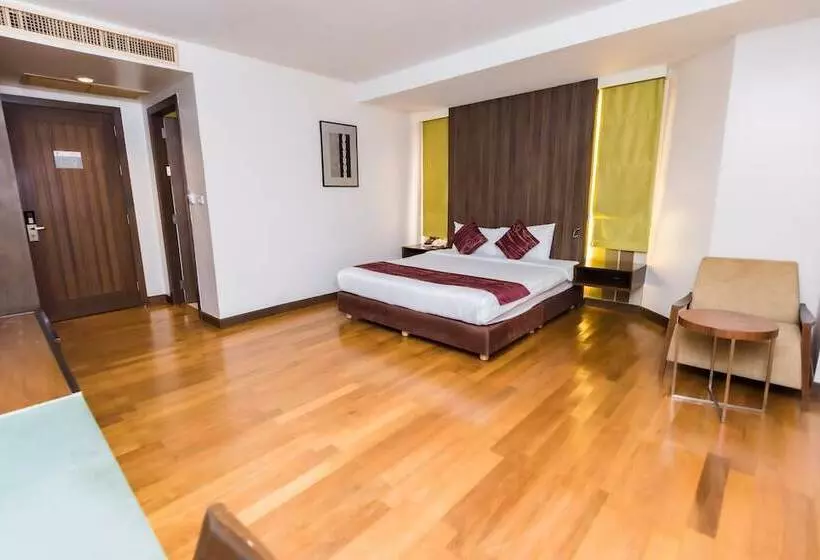 בית מלון כפרי Bally Suite Silom