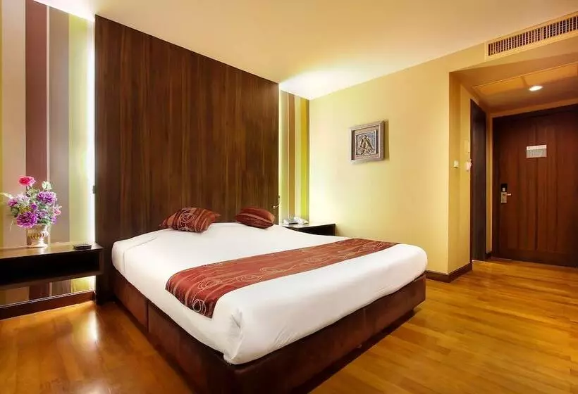 בית מלון כפרי Bally Suite Silom