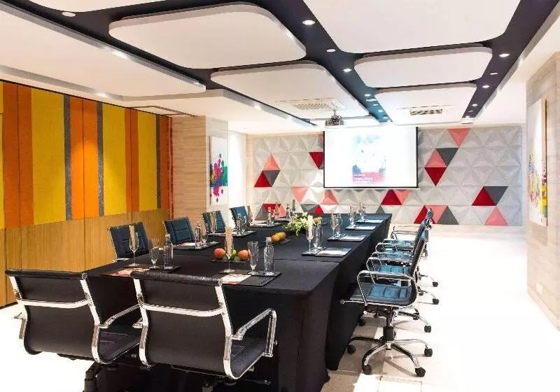 בית מלון כפרי Ibis New Delhi Aerocity   An Accor Brand