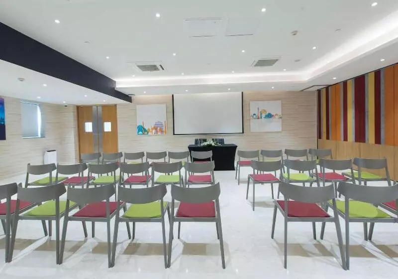 בית מלון כפרי Ibis New Delhi Aerocity   An Accor Brand