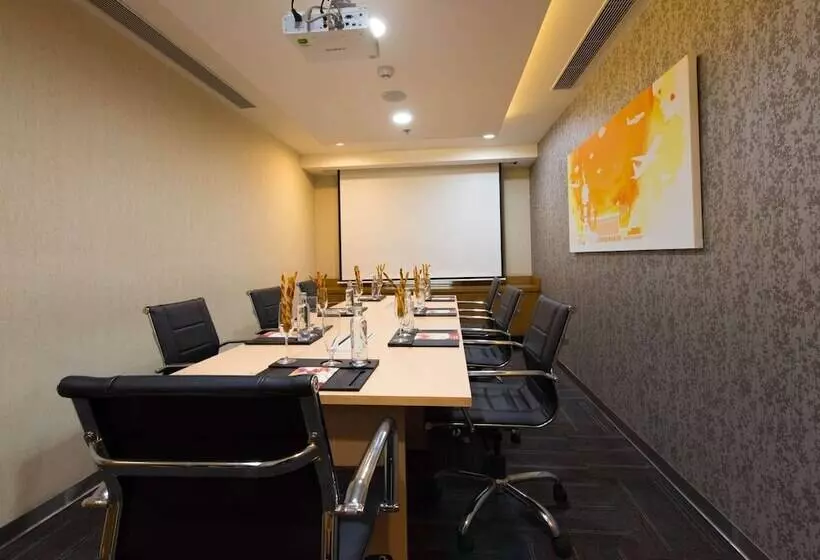 בית מלון כפרי Ibis New Delhi Aerocity   An Accor Brand