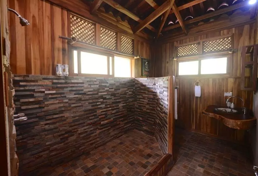 هتل Macaw Lodge