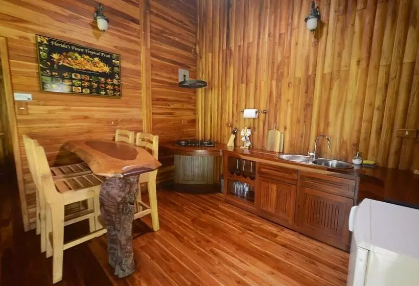 هتل Macaw Lodge