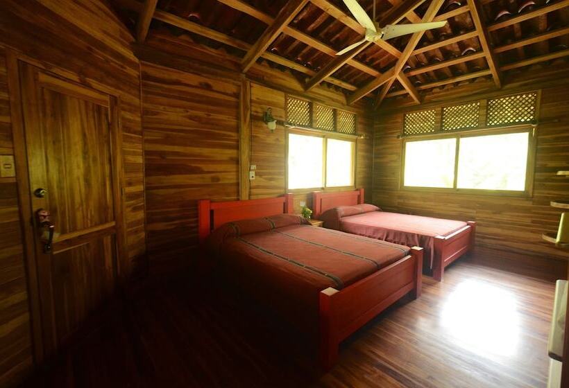 فندق Macaw Lodge