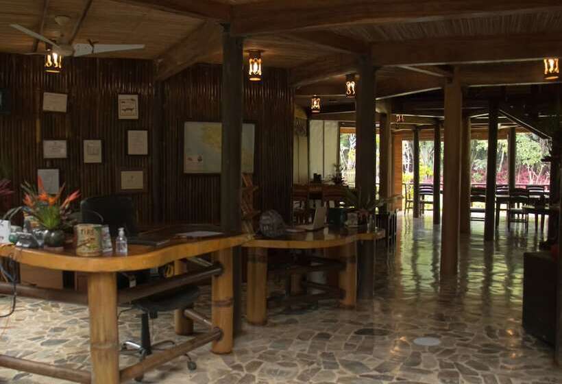 فندق Macaw Lodge