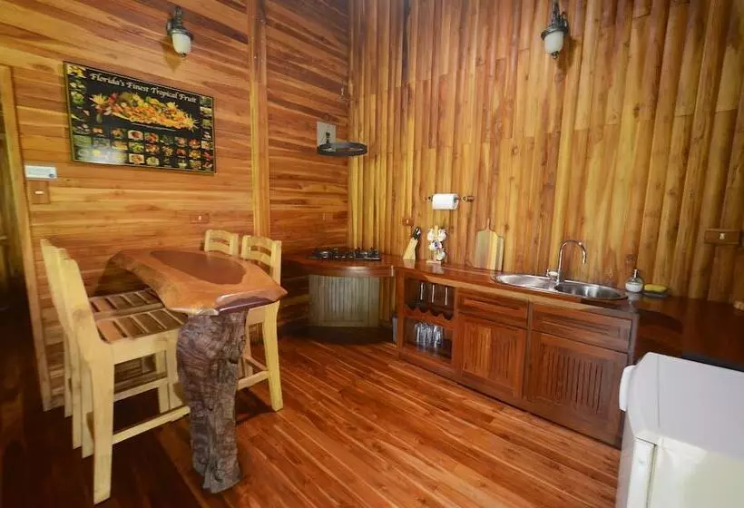هتل Macaw Lodge