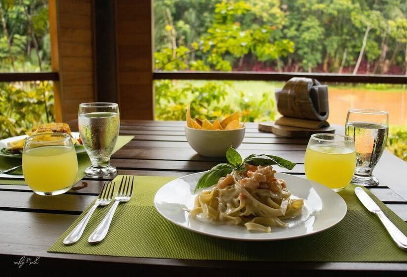 فندق Macaw Lodge