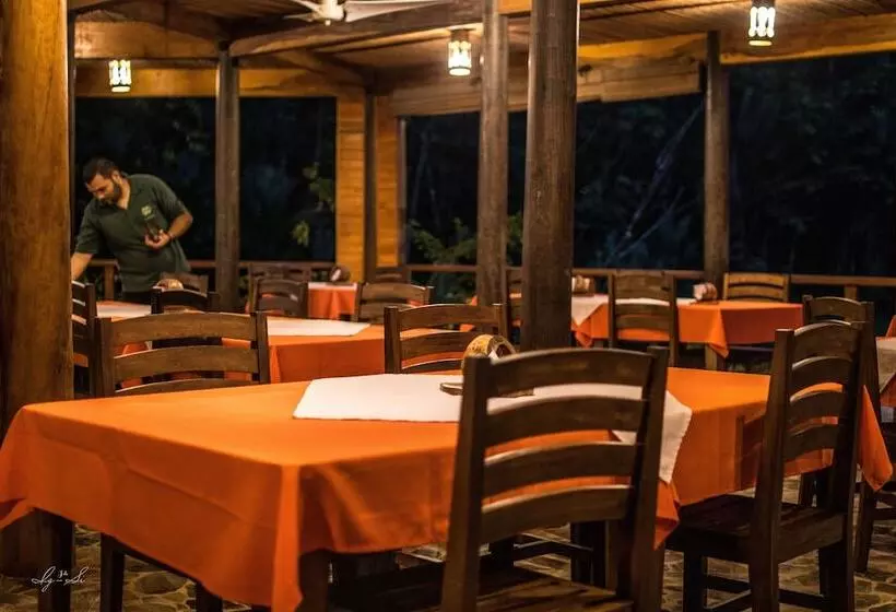 هتل Macaw Lodge