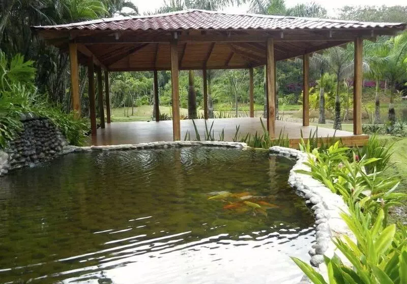 هتل Macaw Lodge