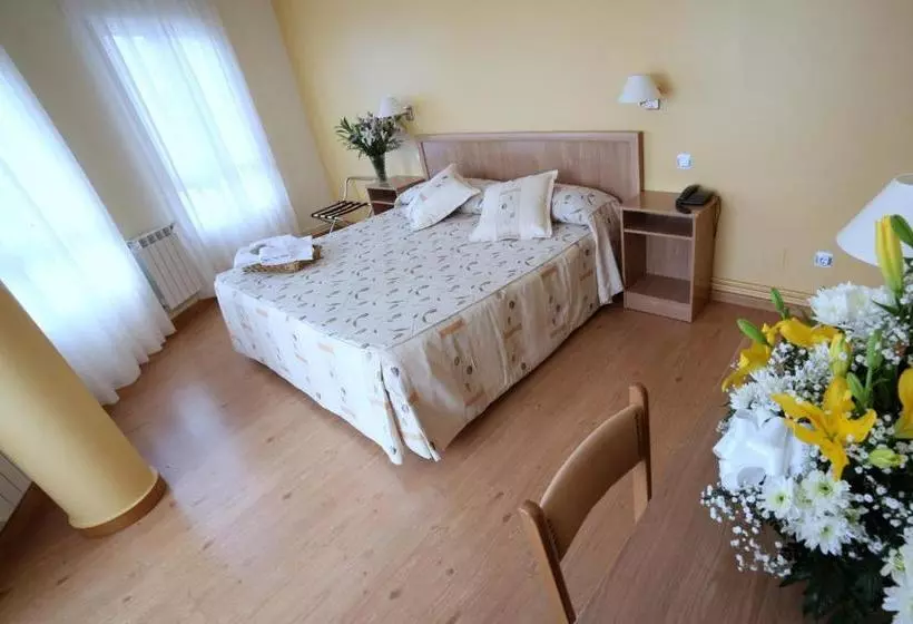 هتل Río Ulla Monterroso