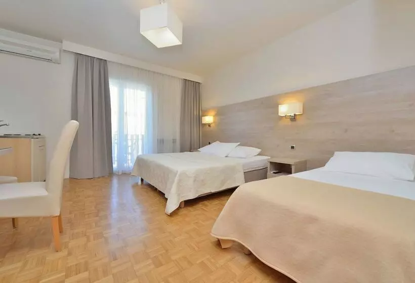 Отель Rooms & Restaurant Matanovi Dvori