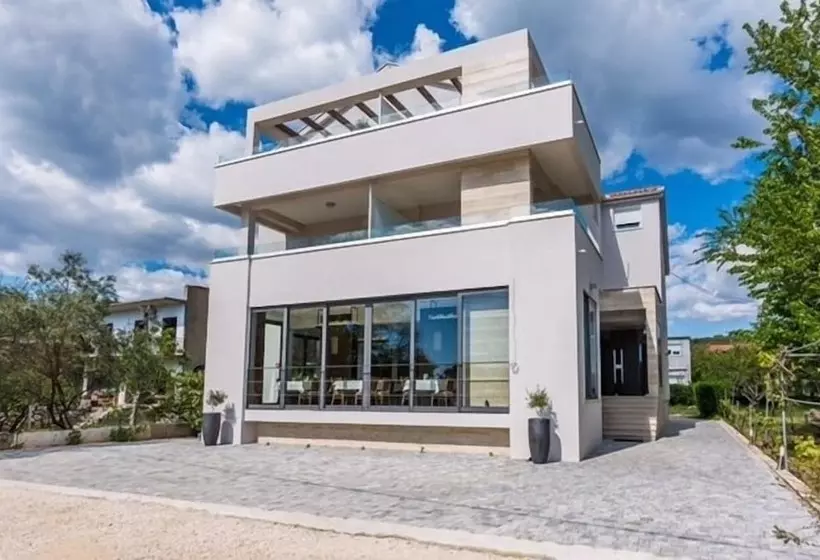 Отель Rooms & Restaurant Matanovi Dvori